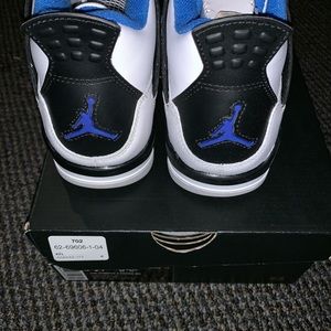 Jordan retro 4 brand new with box never worn NWT